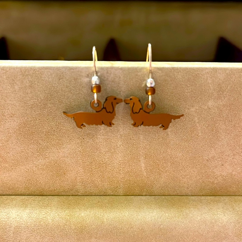 Dachshund Dangle Earrings 🌺
